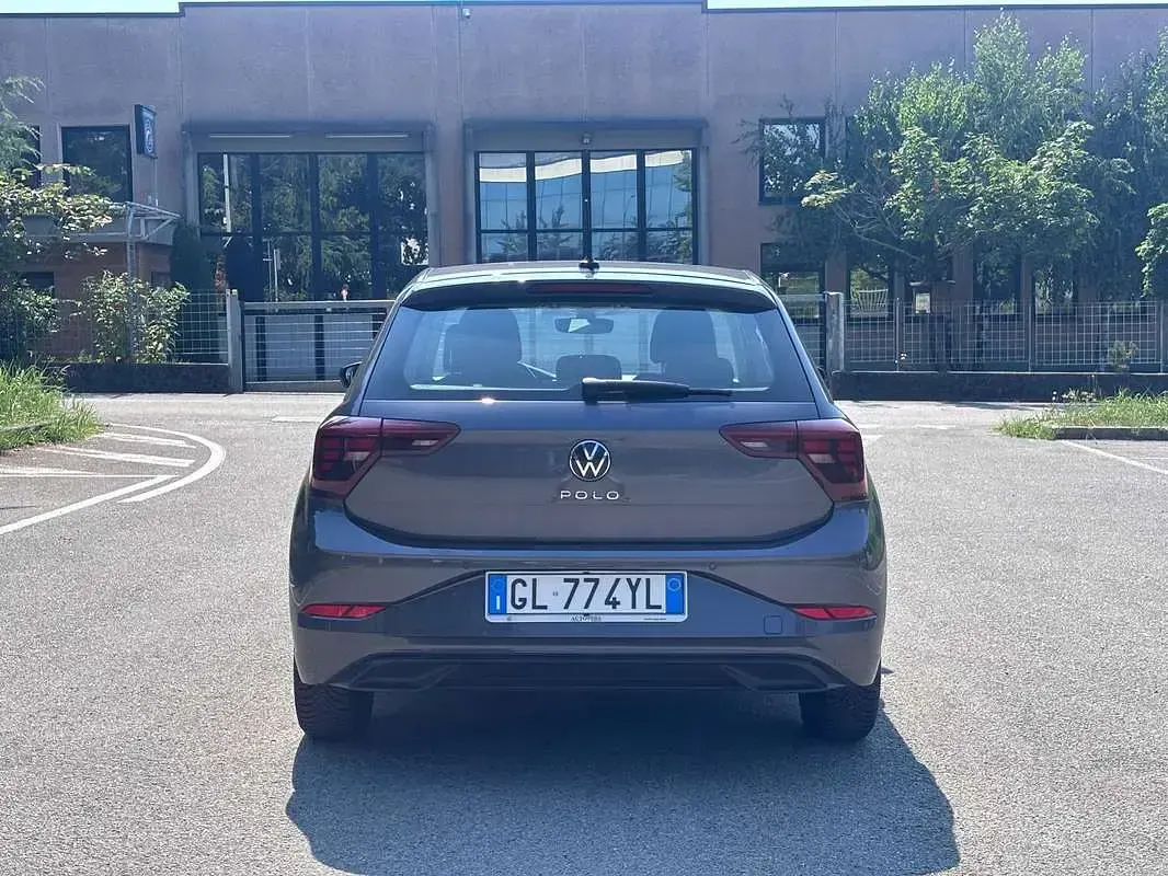 Usata VW Polo Life 95 CV (69 kW) 2023 Grigio Utilitaria