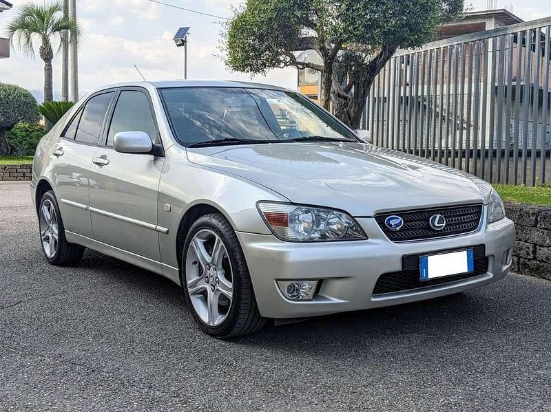 Usata Lexus IS200 155 CV (114 kW) 2001 Argento Berlina