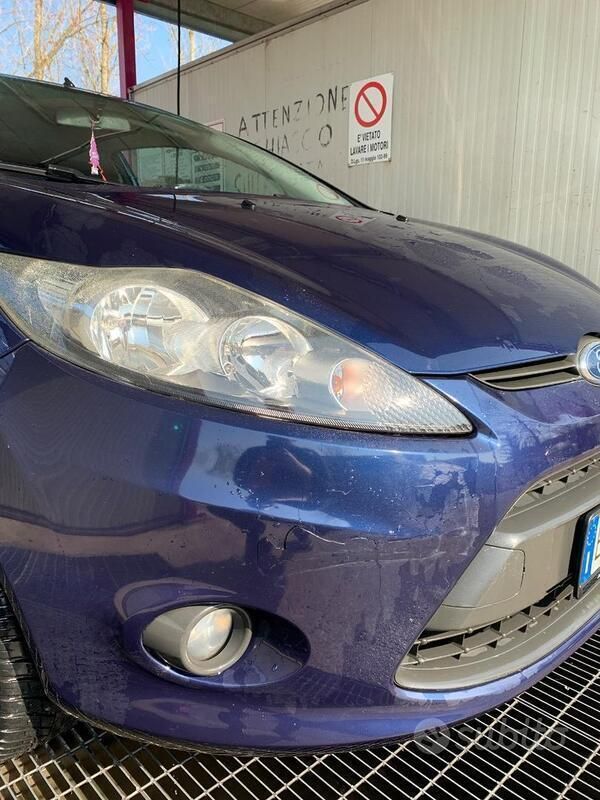 Usata Ford Fiesta 60 CV (44 kW) 2011 Blu Utilitaria