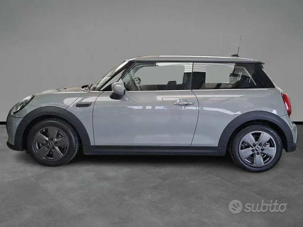 Usata Mini ONE Classic 102 CV (75 kW) 2022 Grigio / metallizzato Utilitaria