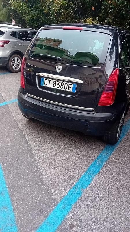 Usata 2005 Lancia Musa Monovolume | 3300 € (Buon prezzo) - Immagine 1/4