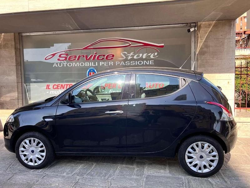 Usata Lancia Ypsilon Silver 69 CV (50 kW) 2015 Nero Utilitaria