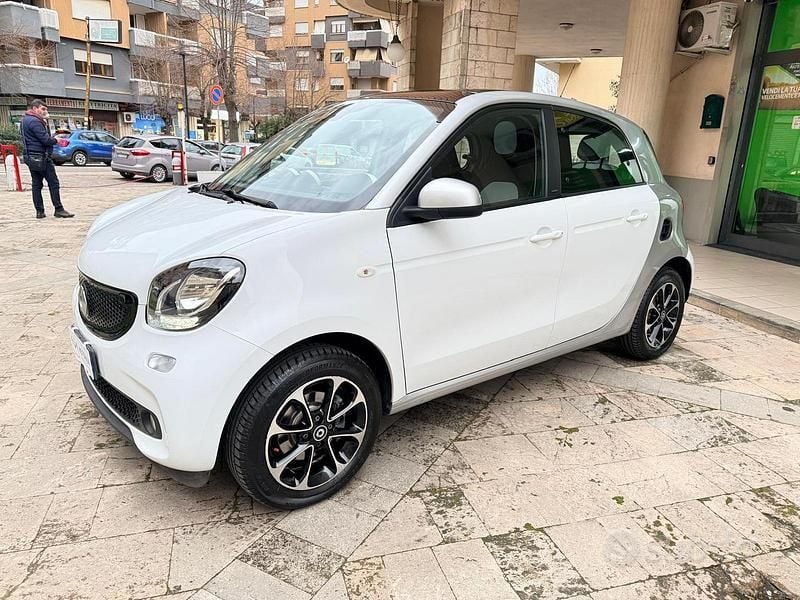 Usata Smart ForFour Passion 71 CV (52 kW) 2016 Bianco Utilitaria