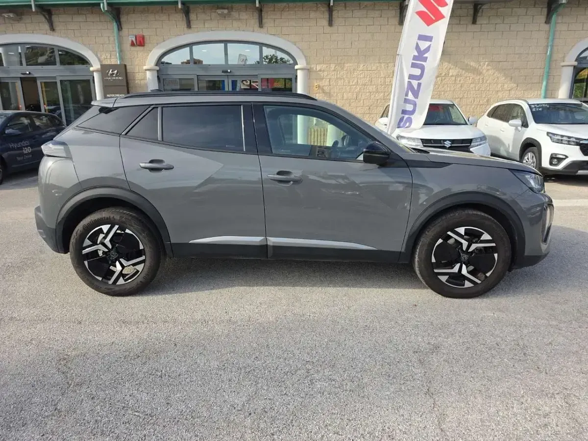 Usata Peugeot 2008 Allure 145 CV (106 kW) 2024 Grigio SUV