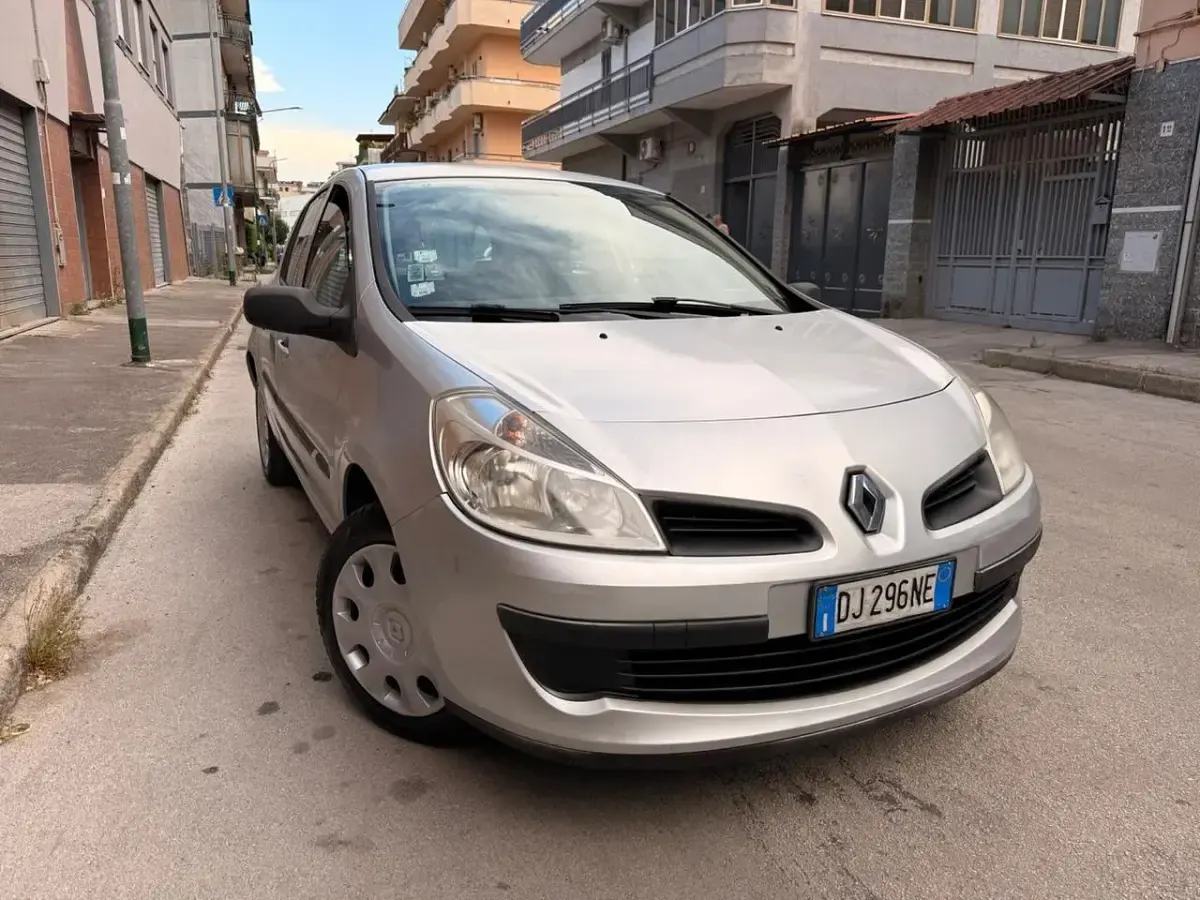 Usata Renault Clio II Dynamique 68 CV (50 kW) 2009 Berlina