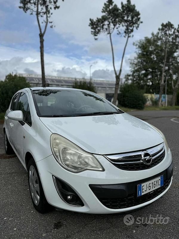 Bianco Usata 2011 Opel Corsa Due volumi | 2299 € (Ottimo prezzo) - Immagine 1/4