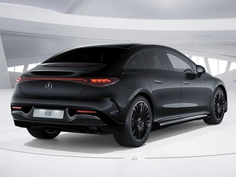 Usata Mercedes EQE300 Premium 180 kW (245 CV) 2024 Nero / metallizzato Berlina
