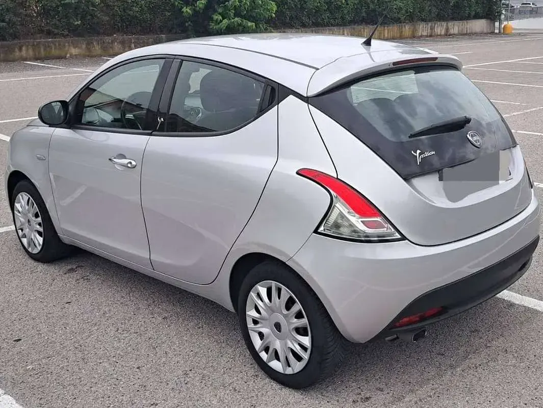 Usata Lancia Ypsilon S 69 CV (50 kW) 2013 Argento Utilitaria