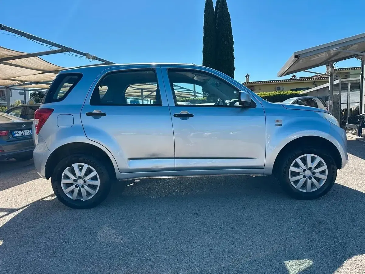 Usata Daihatsu Terios 104 CV (76 kW) 2007 Grigio SUV