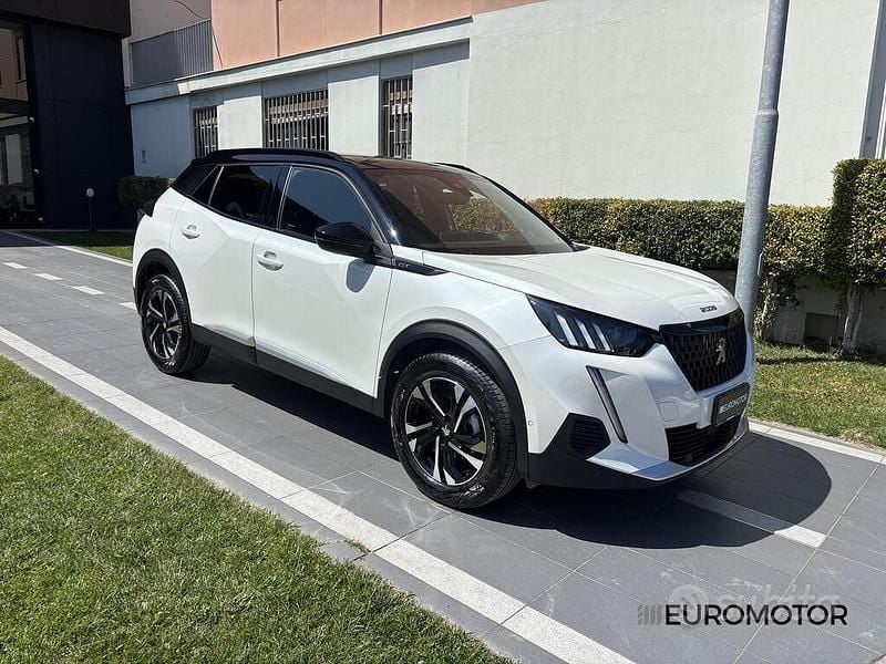 Begagnad Peugeot 2008 GT 131 HK (96 kW) 2023 Vit SUV