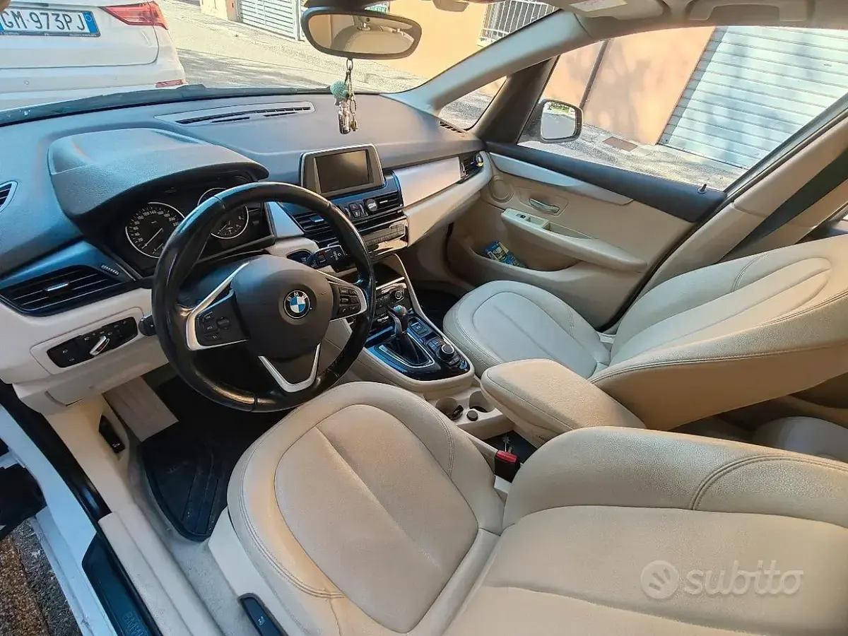Usata BMW 218 Active Tourer Advantage 150 CV (110 kW) 2015 Bianco Monovolume