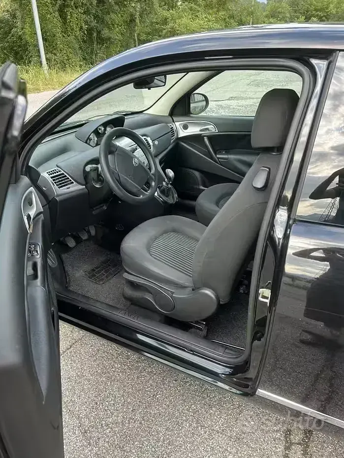 Usata Lancia Ypsilon 69 CV (50 kW) 2011 Nero Utilitaria