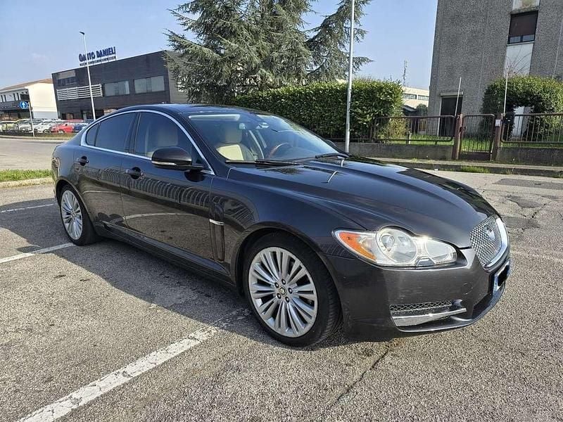 Usata Jaguar XF Premium Luxury 241 CV (177 kW) 2011 Berlina