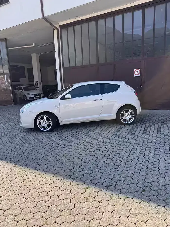 Usata Alfa Romeo MiTo Distinctive 105 CV (77 kW) 2010 Bianco Utilitaria