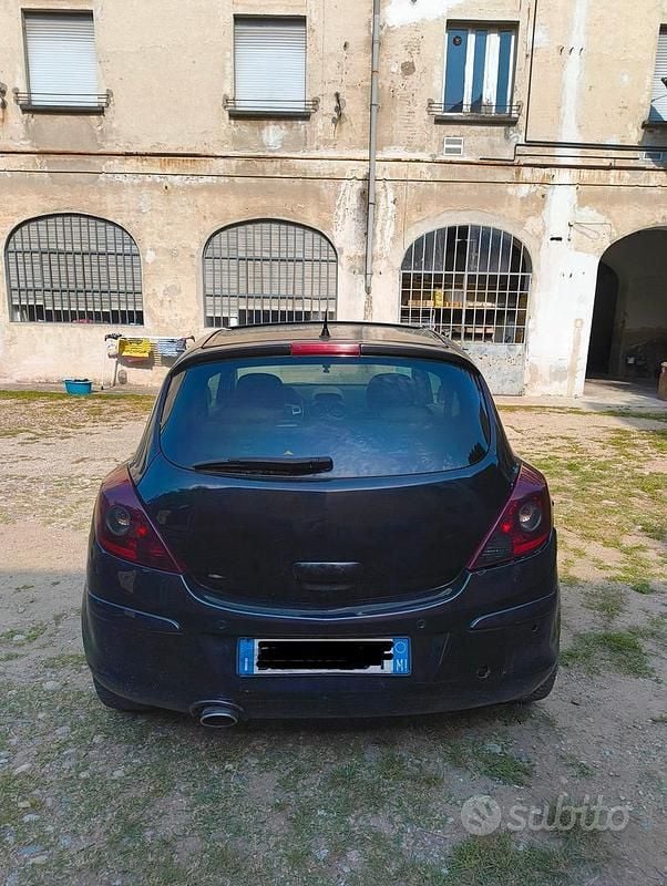 Nero Usata 2008 Opel Corsa | 700 € (Super prezzo) - Immagine 1/4