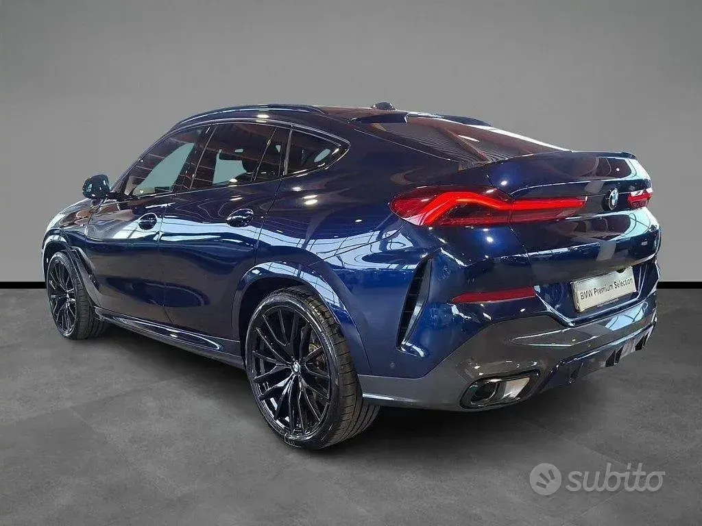 Usata BMW X6 M Sport 340 CV (250 kW) 2024 Blu / metallizzato SUV