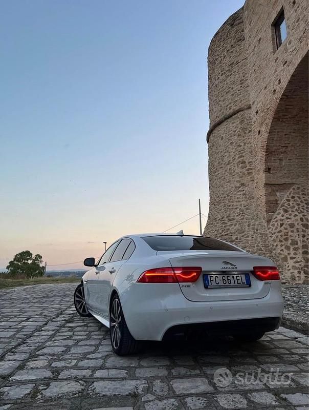 Usata Jaguar XE R-Sport 2016 Bianco Berlina
