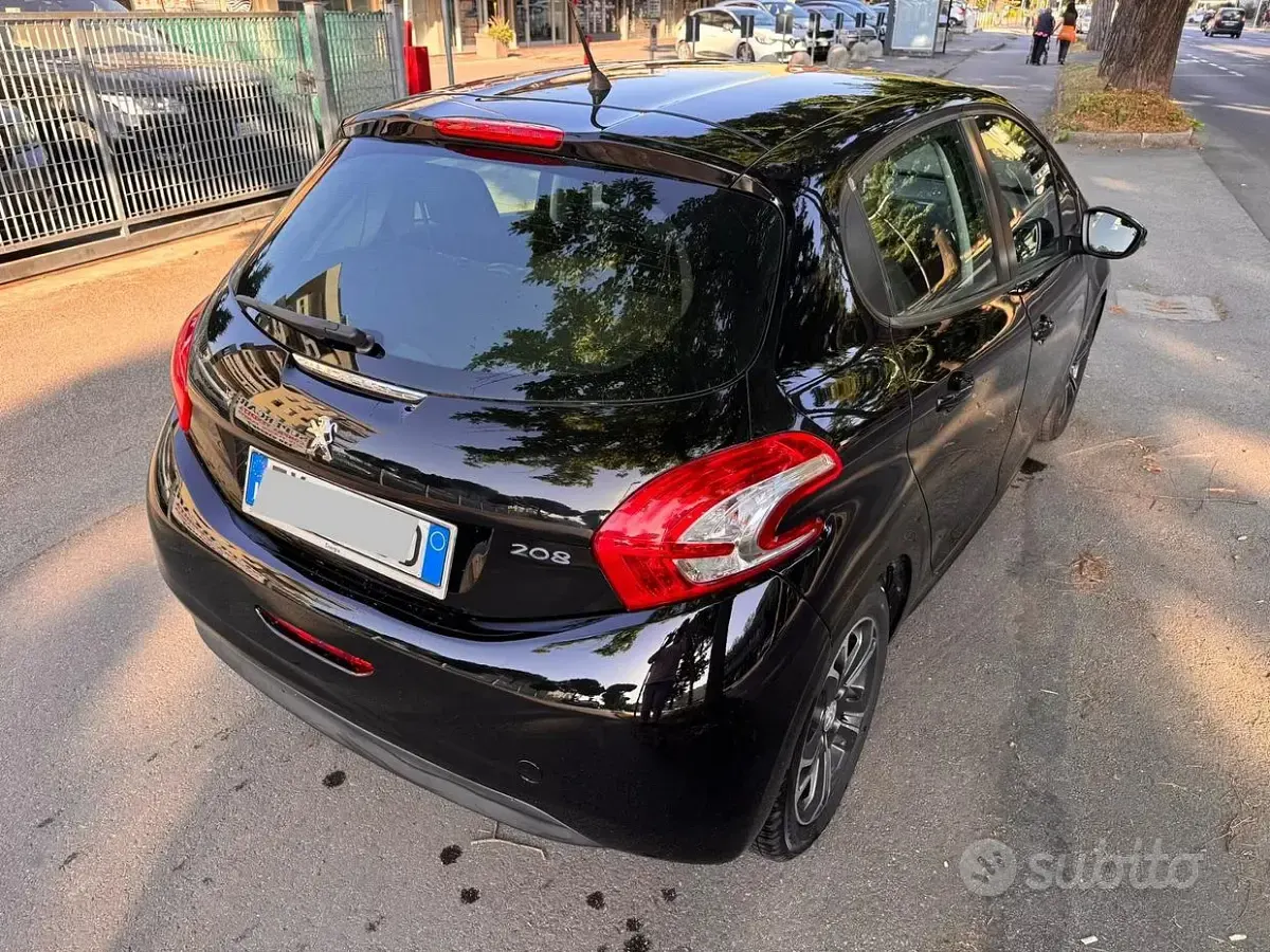 Usata Peugeot 208 68 CV (50 kW) 2014 Blu Utilitaria