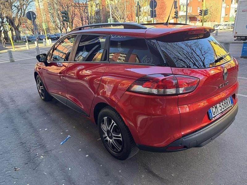 Usata Renault Clio GrandTour Business 90 CV (66 kW) 2020 Rosso Station wagon