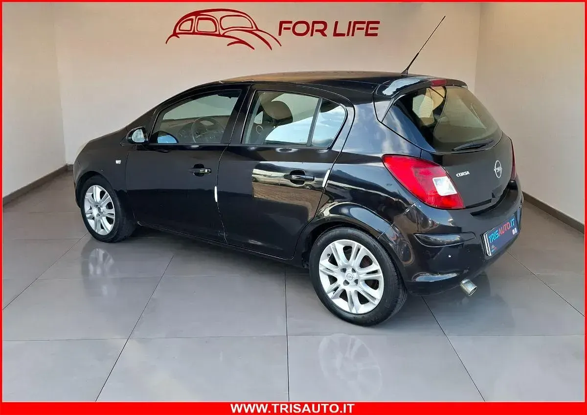 Usata Opel Corsa Cosmo 80 CV (58 kW) 2009 Nero Berlina