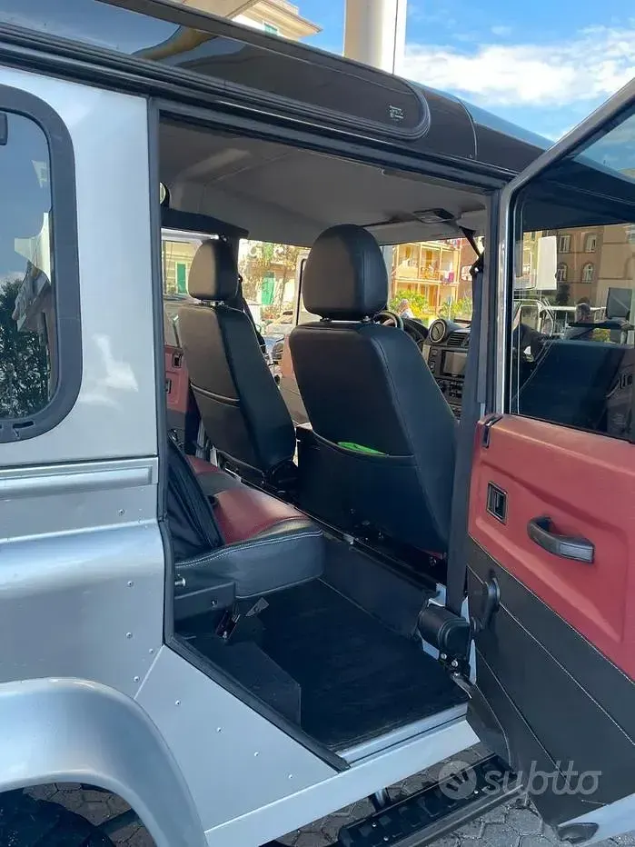 Usata Land Rover Defender 122 CV (89 kW) 2014 Grigio SUV