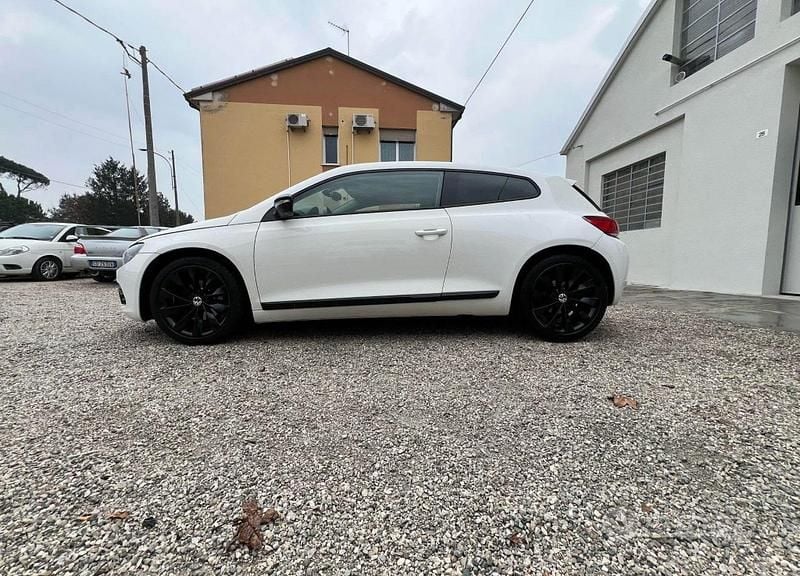 Begagnad VW Scirocco 122 HK (89 kW) 2009 Vit Sportkupé