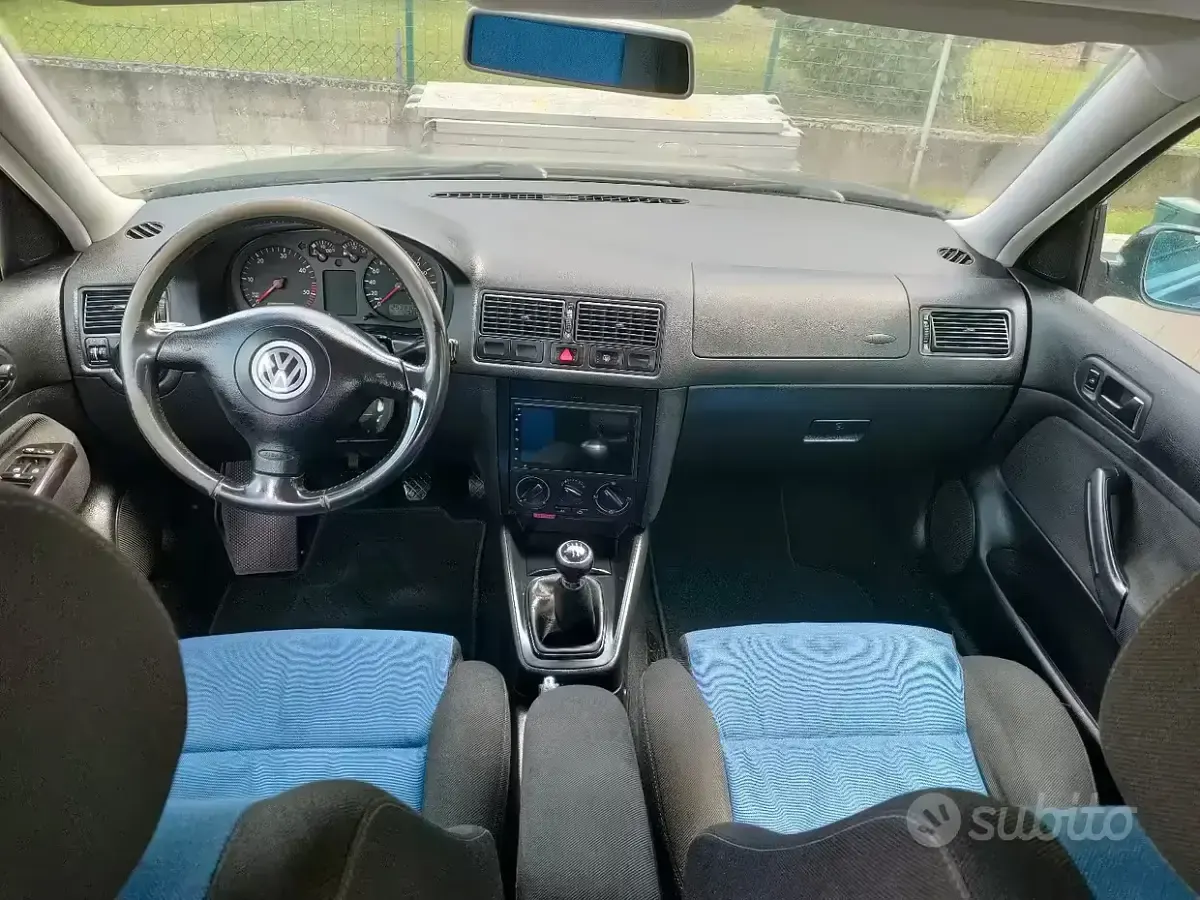Usata VW Golf IV 90 CV (66 kW) 2001 Blu Berlina