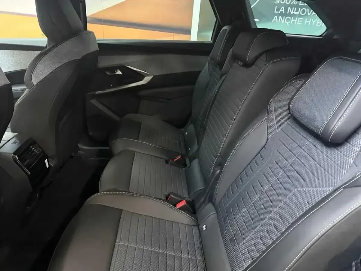 Nuova Peugeot 5008 GT 196 CV (144 kW) 2026 Grigio SUV