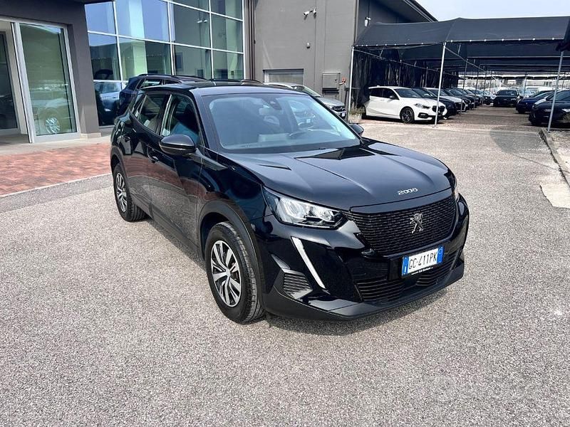 Usata Peugeot 2008 Active 101 CV (74 kW) 2020 Nero SUV