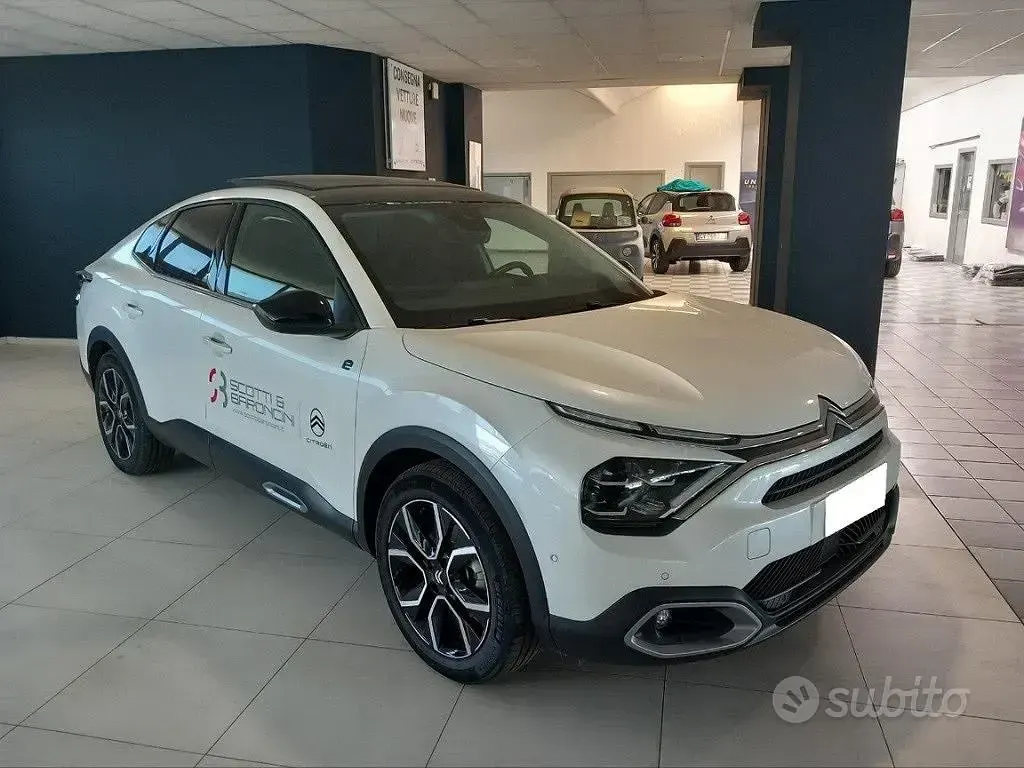 Usata Citroën e-C4 Shine 100 kW (136 CV) 2023 Bianco SUV