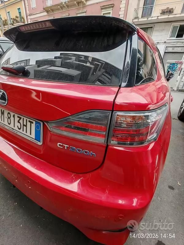 Usata Lexus CT200h 99 CV (72 kW) 2021 Rosso Station wagon