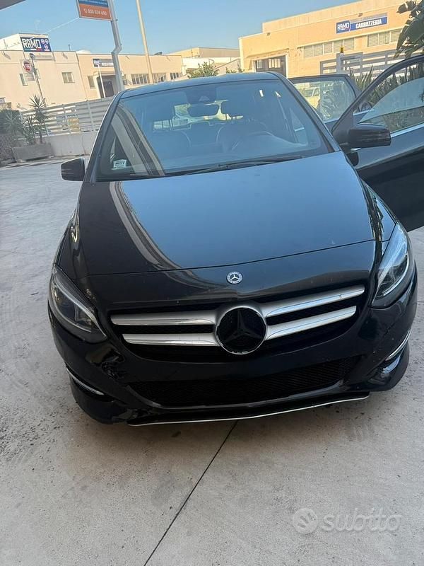Usata Mercedes B180 109 CV (80 kW) 2018 Nero Monovolume