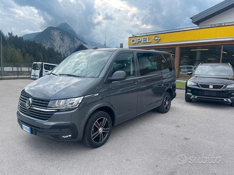 Grigio Usata 2022 VW Multivan Trendline Furgone | 48.500 € (Buon prezzo) - Immagine 1/4