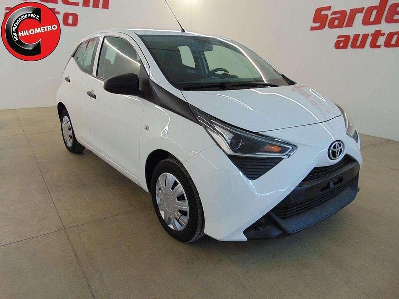Usata Toyota Aygo Connect Style 72 CV (52 kW) 2022 Bianco Utilitaria