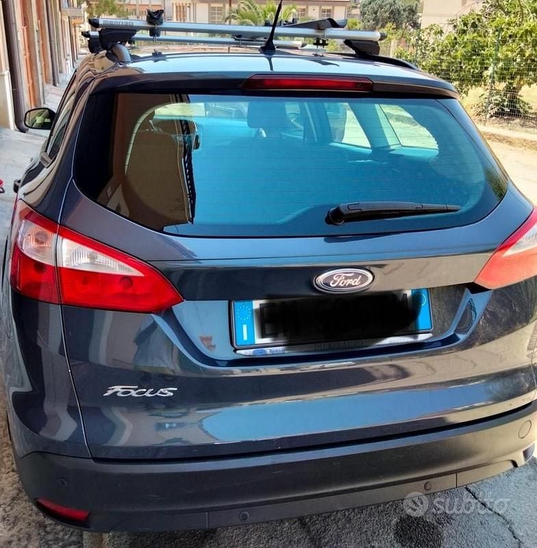 Begagnad Ford Focus 100 HK (73 kW) 2012 Grå Kombi