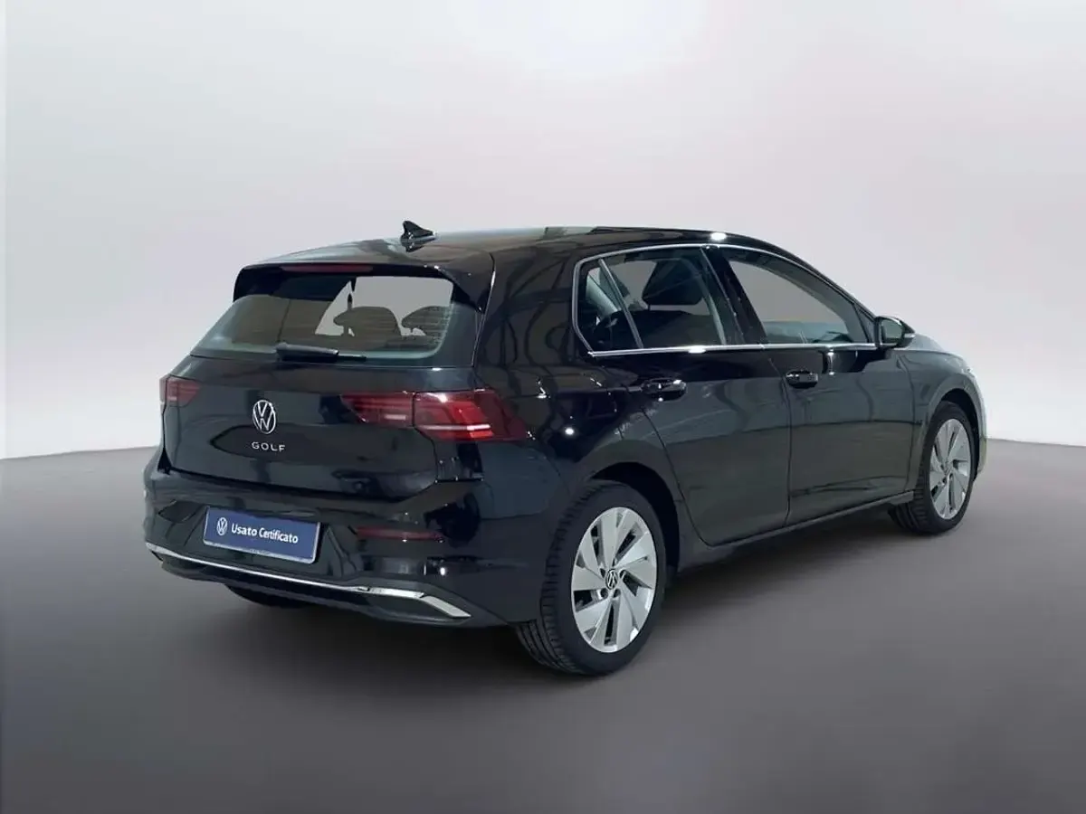 Usata VW Golf VIII Style 150 CV (110 kW) 2025 Grenadill black metallizzato Berlina