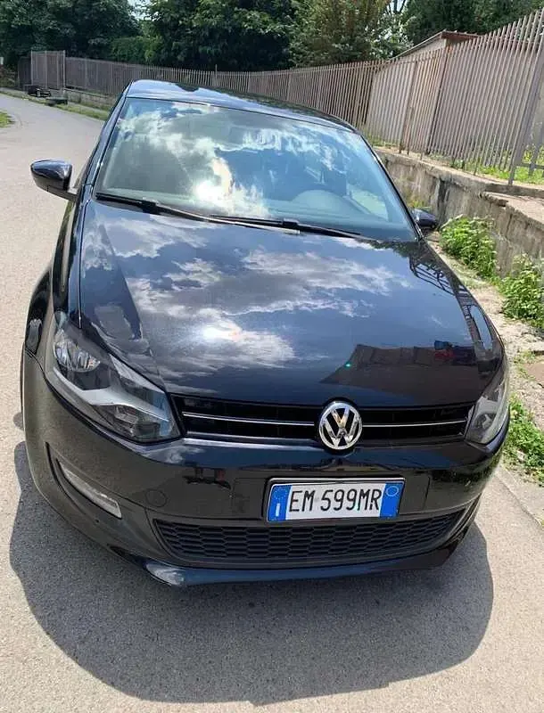 Begagnad VW Polo Comfortline 75 HK (55 kW) 2012 Svart Halvkombi