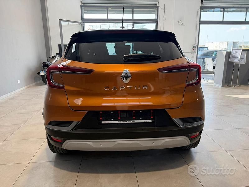 Usata Renault Captur Intens 91 CV (66 kW) 2022 Arancione SUV