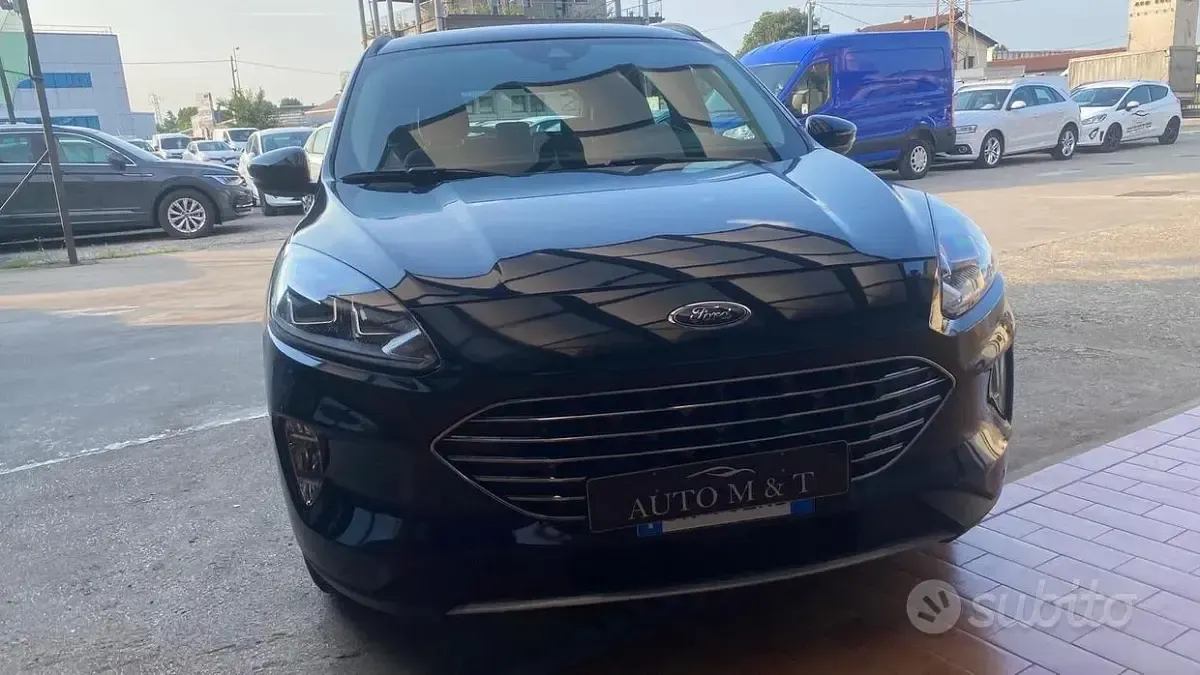 Usata Ford Kuga Titanium 120 CV (88 kW) 2022 Bluazzurro SUV