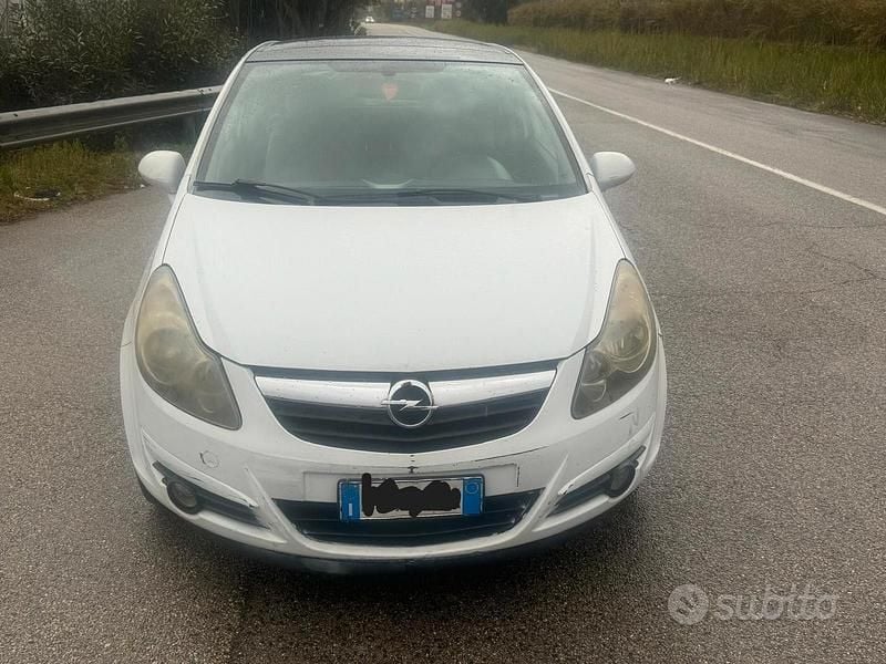 Usata Opel Corsa 75 CV (55 kW) 2009 Bianco Utilitaria
