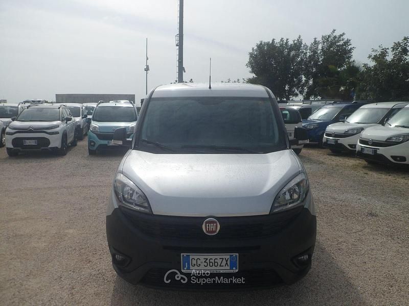 Usata Fiat Doblò 120 CV (88 kW) 2022 Grigio Monovolume