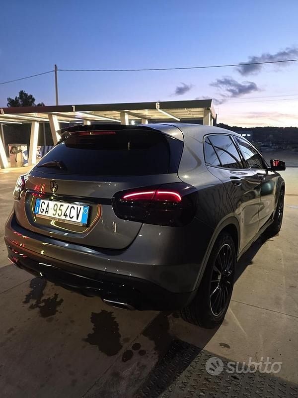 Usata Mercedes GLA200 136 CV (100 kW) 2014 Grigio SUV