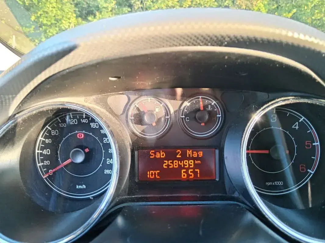 Usata Fiat Bravo Dynamic 120 CV (88 kW) 2011 Oro Utilitaria
