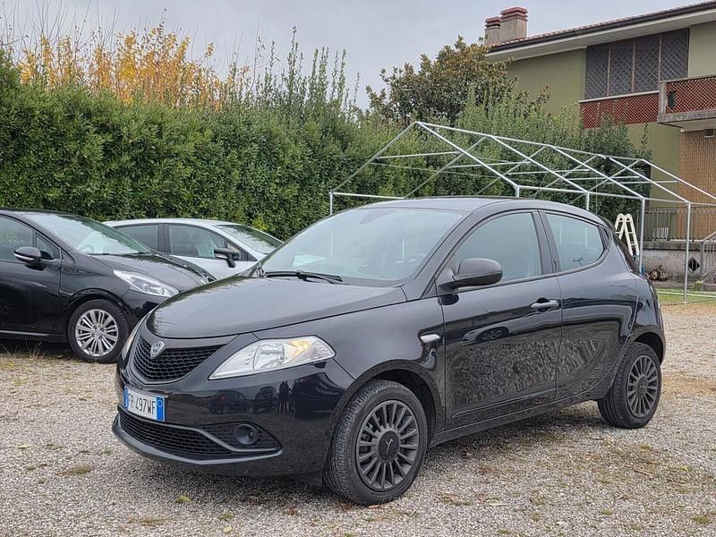 Nero Usata 2018 Lancia Ypsilon S Due volumi | 7800 € (Buon prezzo) - Immagine 1/4