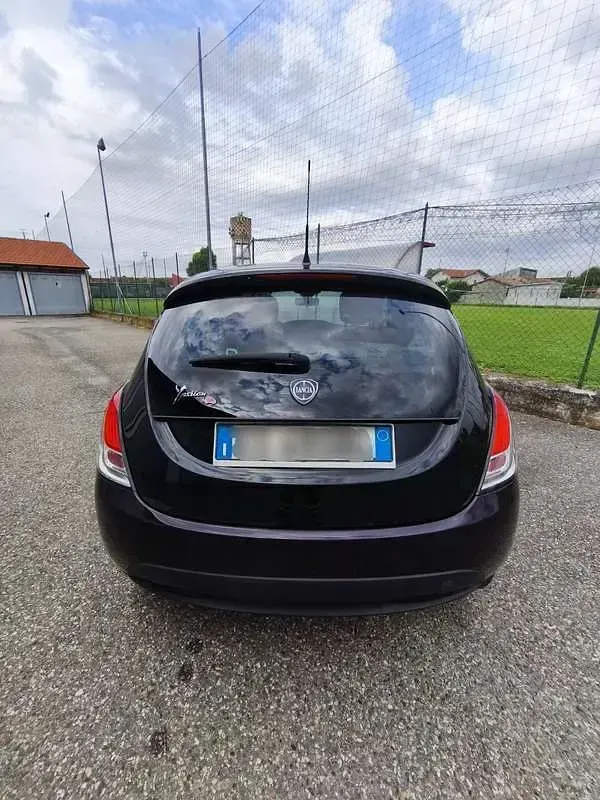 Usata Lancia Ypsilon 69 CV (50 kW) 2014 Utilitaria