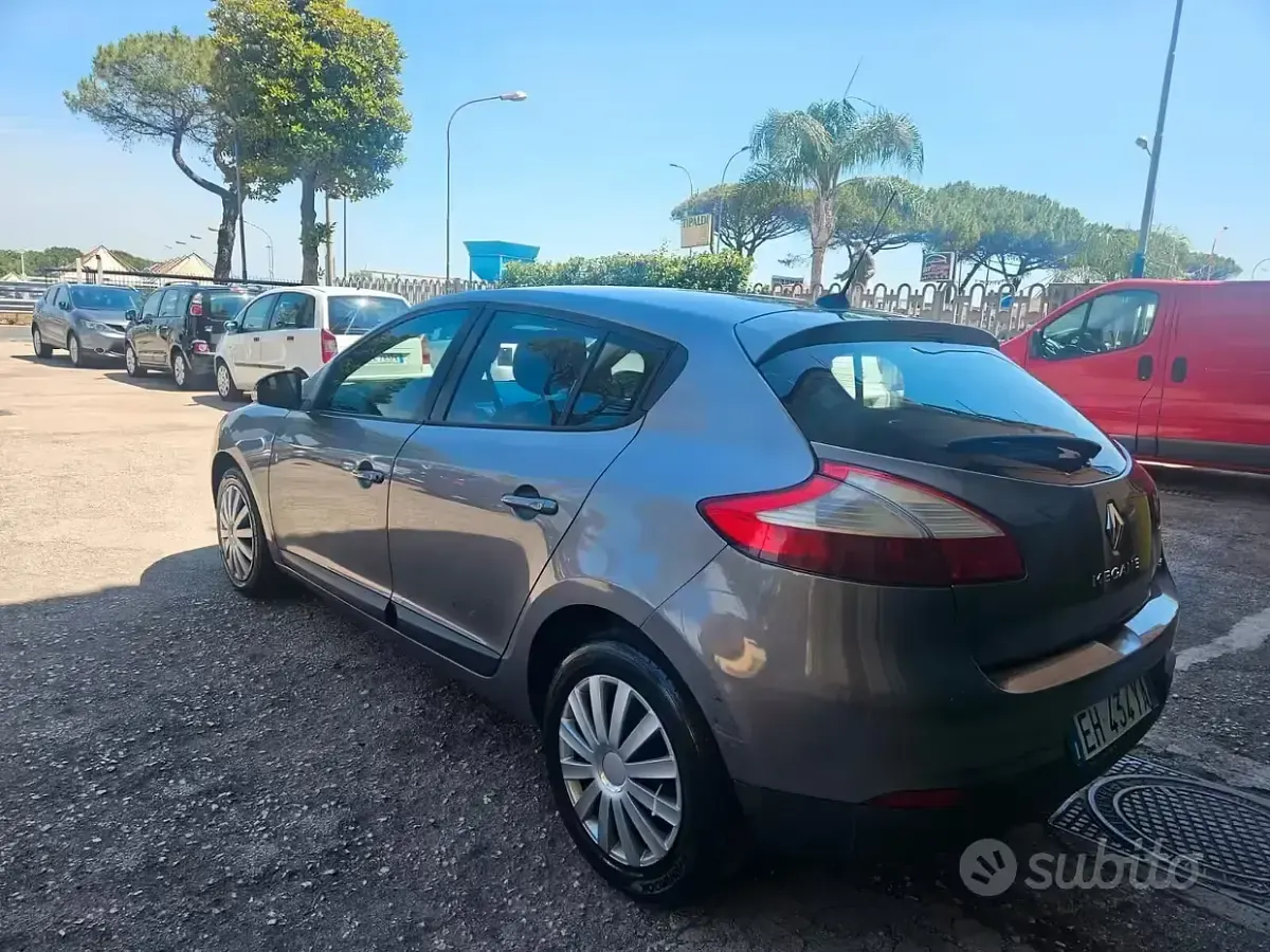 Usata Renault Mégane 90 CV (66 kW) 2011 Beige Berlina