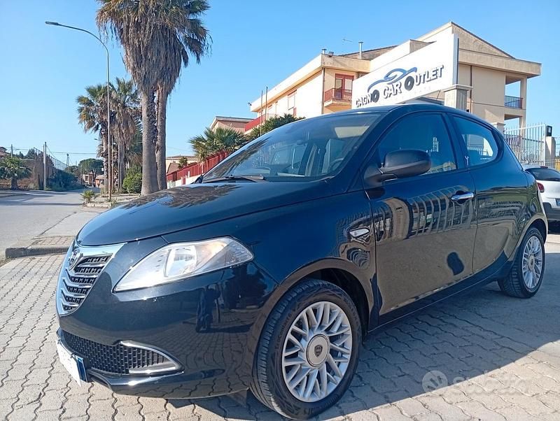 Usata Lancia Ypsilon 95 CV (69 kW) 2013 Nero Utilitaria