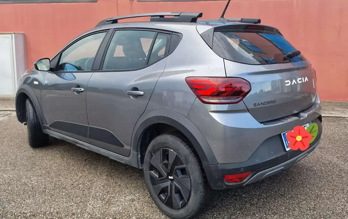 Usata Dacia Sandero Essentiel 101 CV (74 kW) 2024 Grigio Berlina