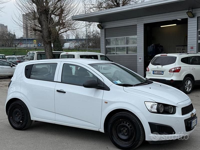 Usata Chevrolet Aveo LS 86 CV (63 kW) 2013 Bianco Berlina