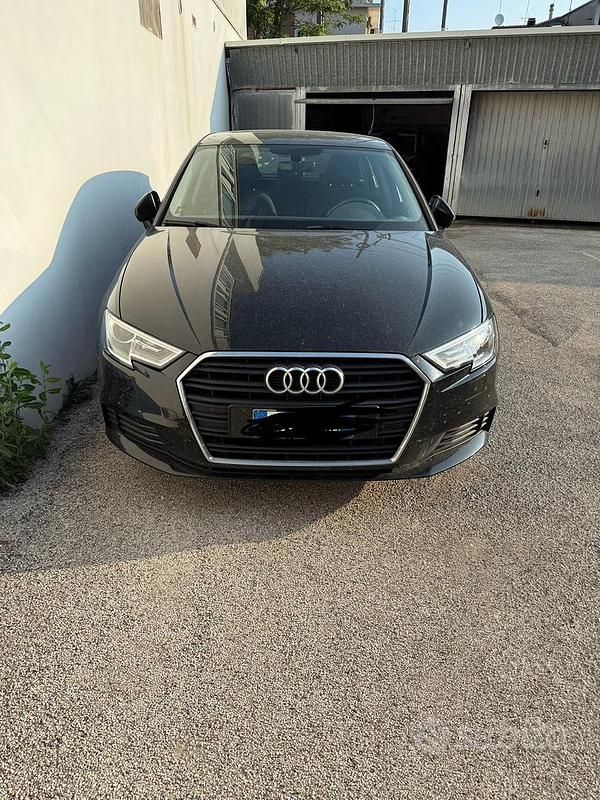 Usata Audi A3 116 CV (85 kW) 2017 Nero Utilitaria